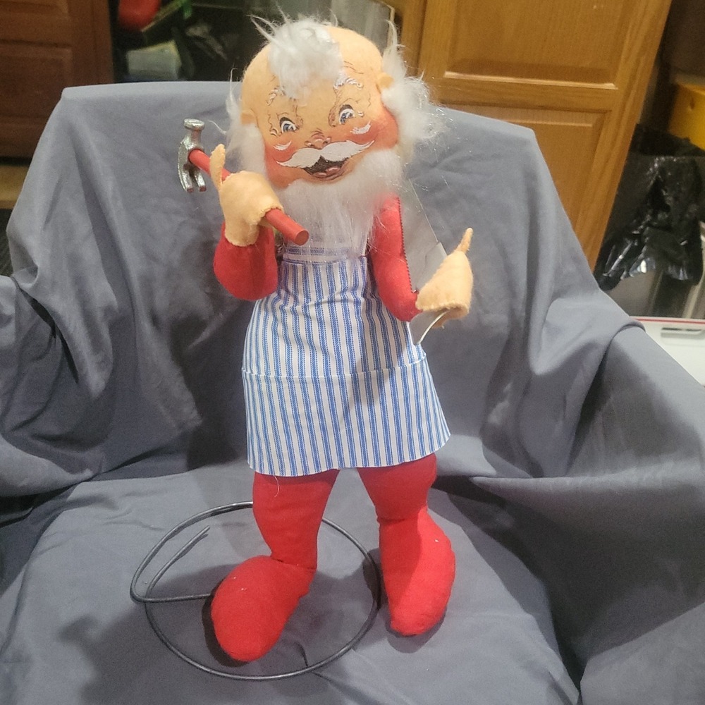 Vintage Anna Lee Mobilitee Christmas Santa Wearing An Apron With A Hammer & Saw
